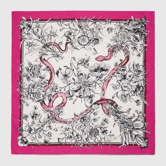 Gucci Accessories - GUCCI Printed Silk Carré 100% Silk 35.4 x 35.4 NWT